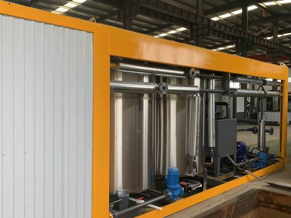 In what three ways are the emulsion bitumen equipment systems heated